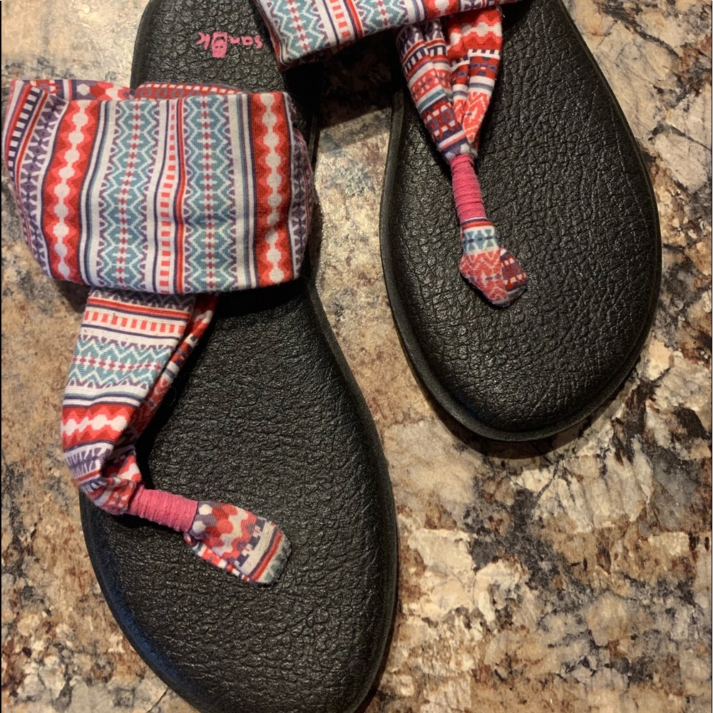 Size 9 woman’s Sanok sandals